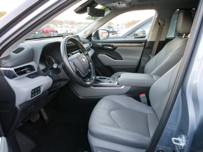 2021 Toyota Highlander Hybrid Platinum