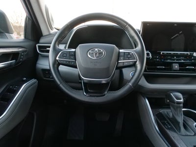 2021 Toyota Highlander Hybrid Platinum