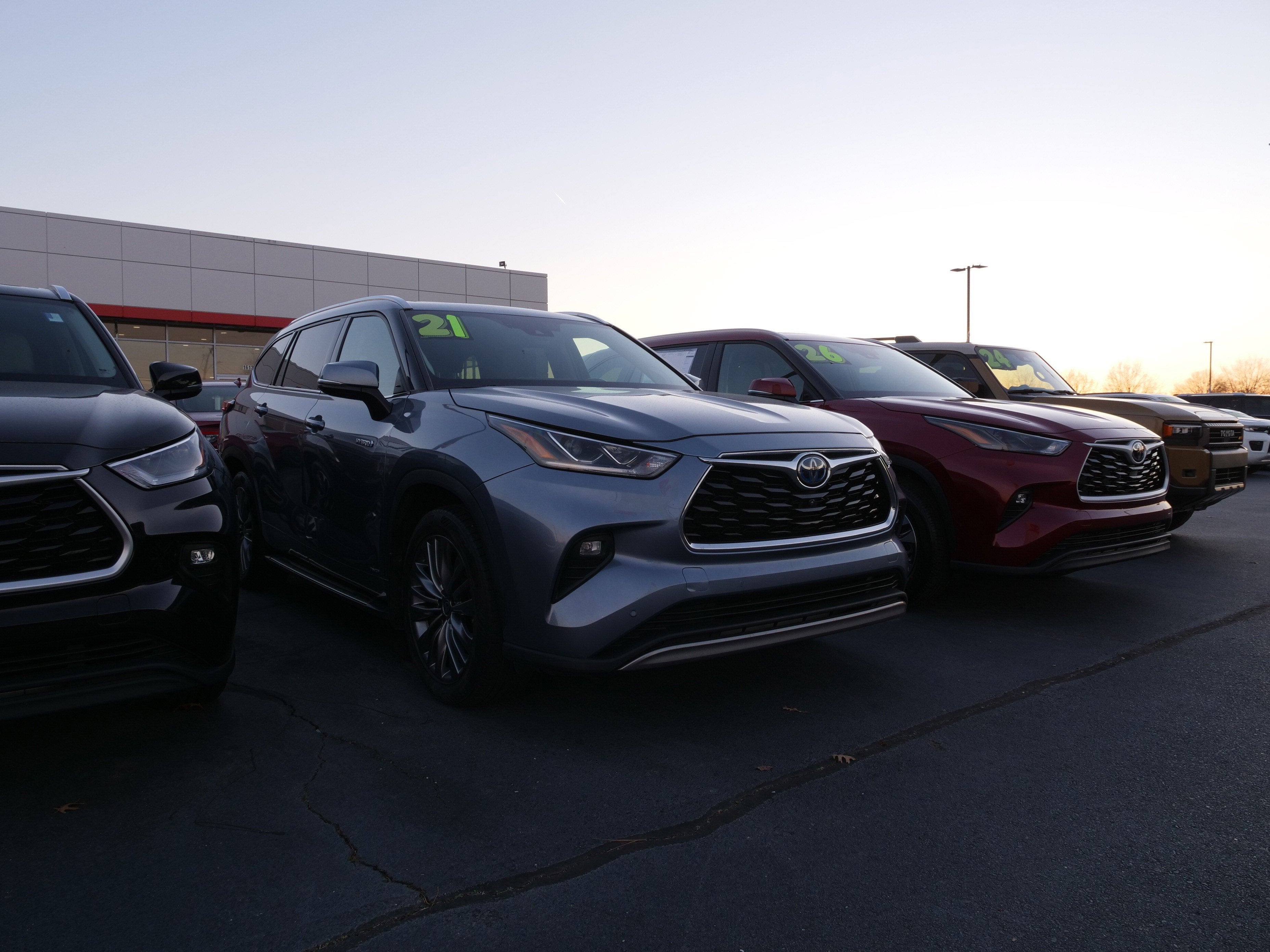 2021 Toyota Highlander Hybrid Platinum
