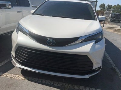 2025 Toyota Sienna XLE