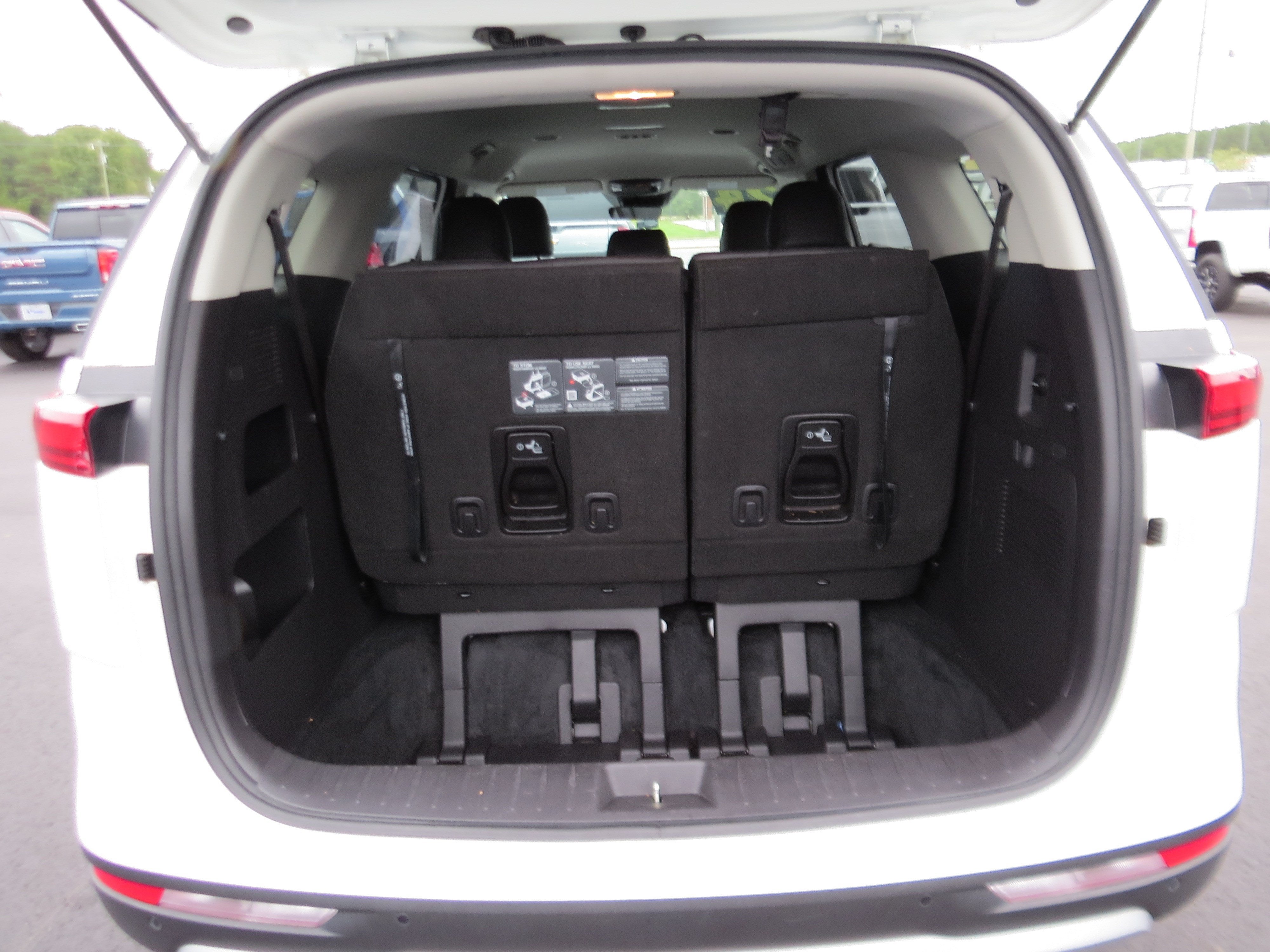 2024 Kia Carnival LX
