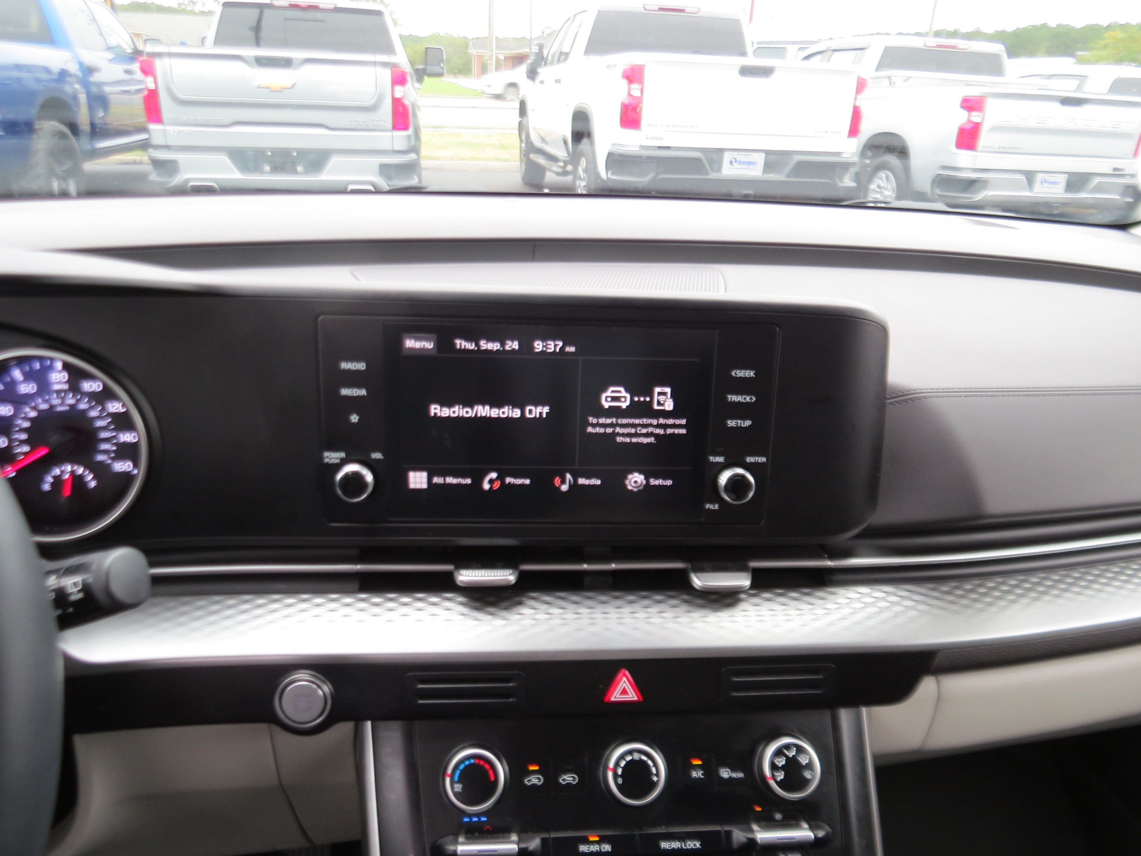 2024 Kia Carnival LX