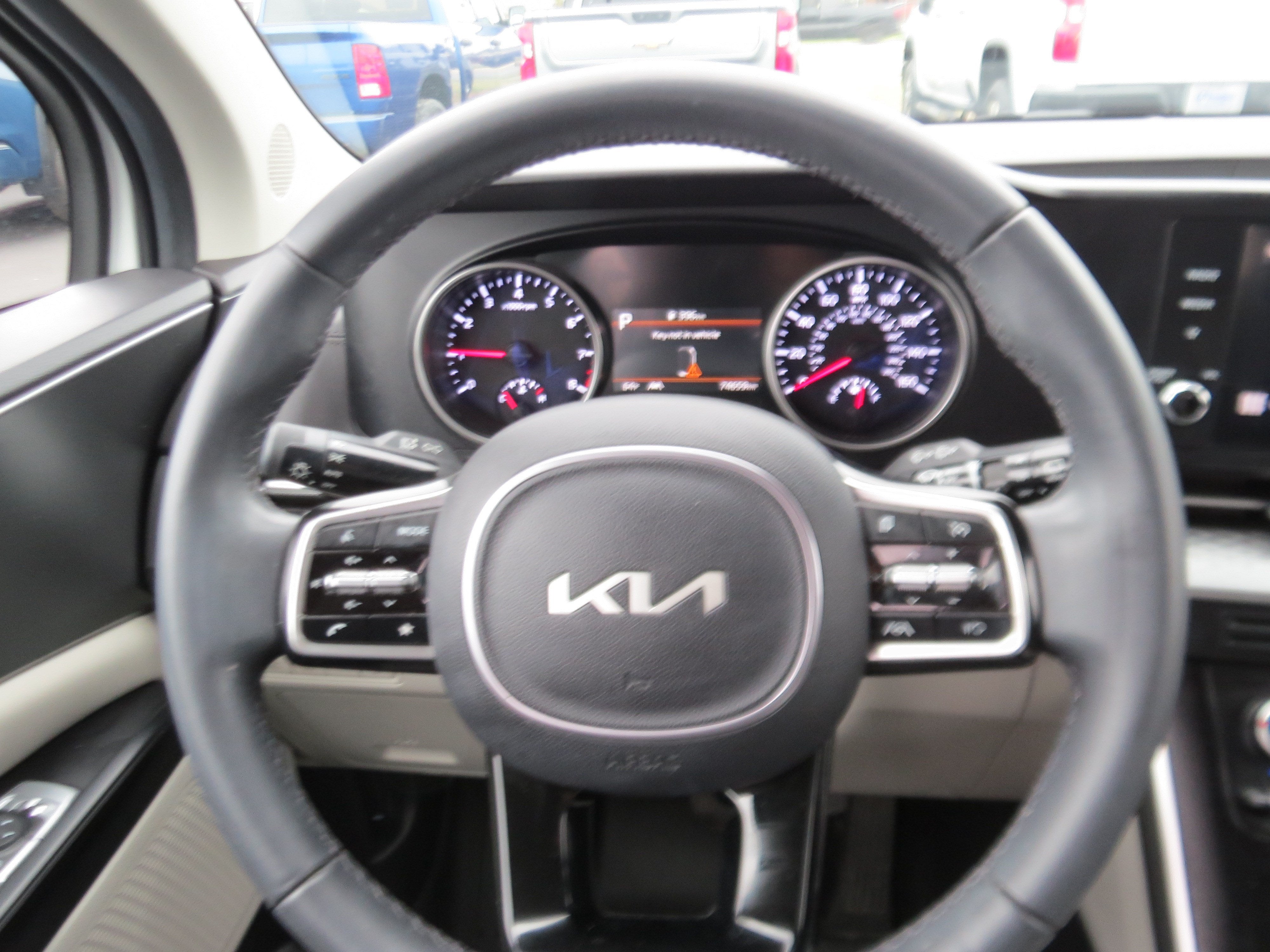 2024 Kia Carnival LX