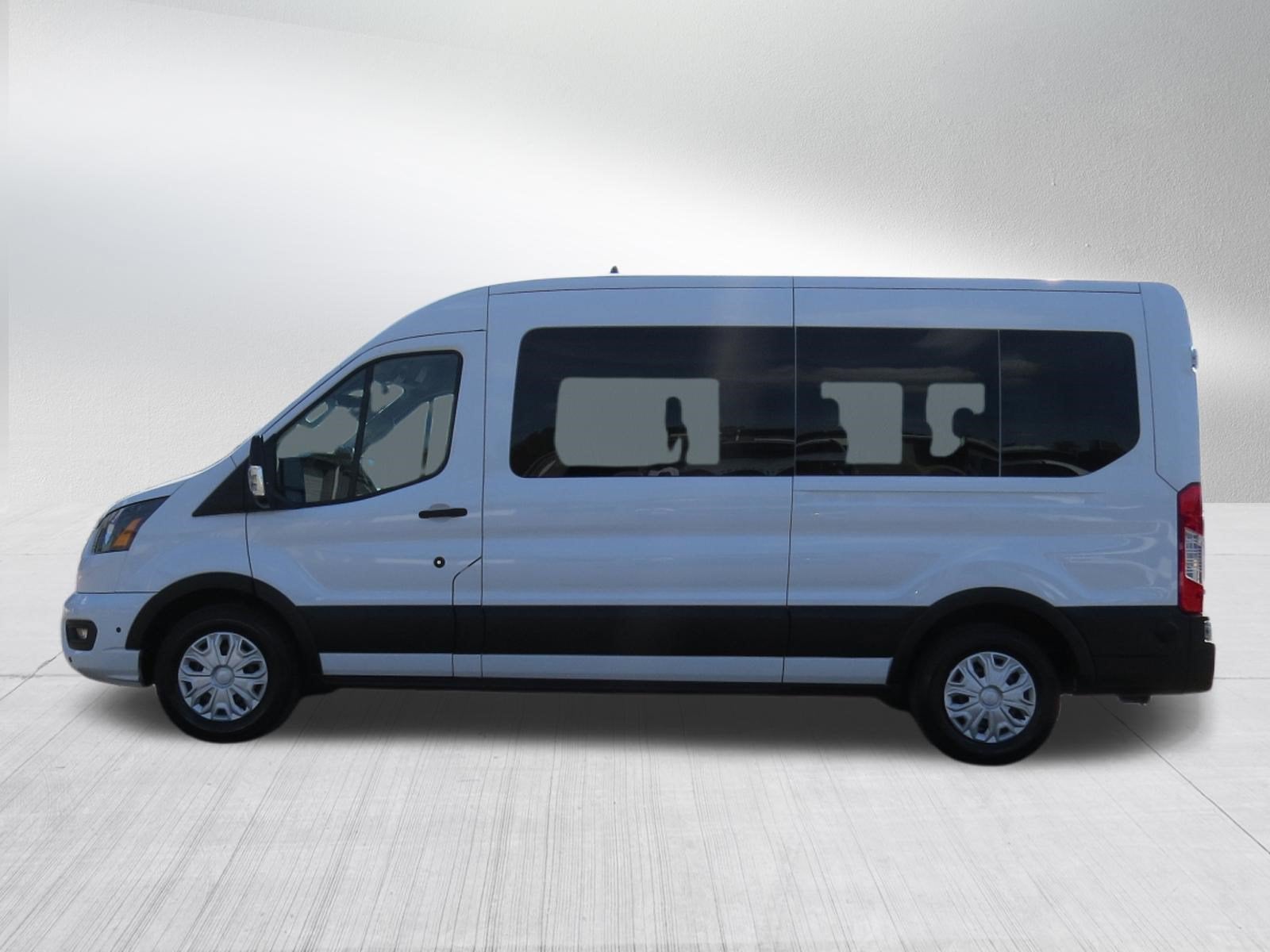 2024 Ford Transit Passenger Wagon XLT T-350 148 Med Roof RWD