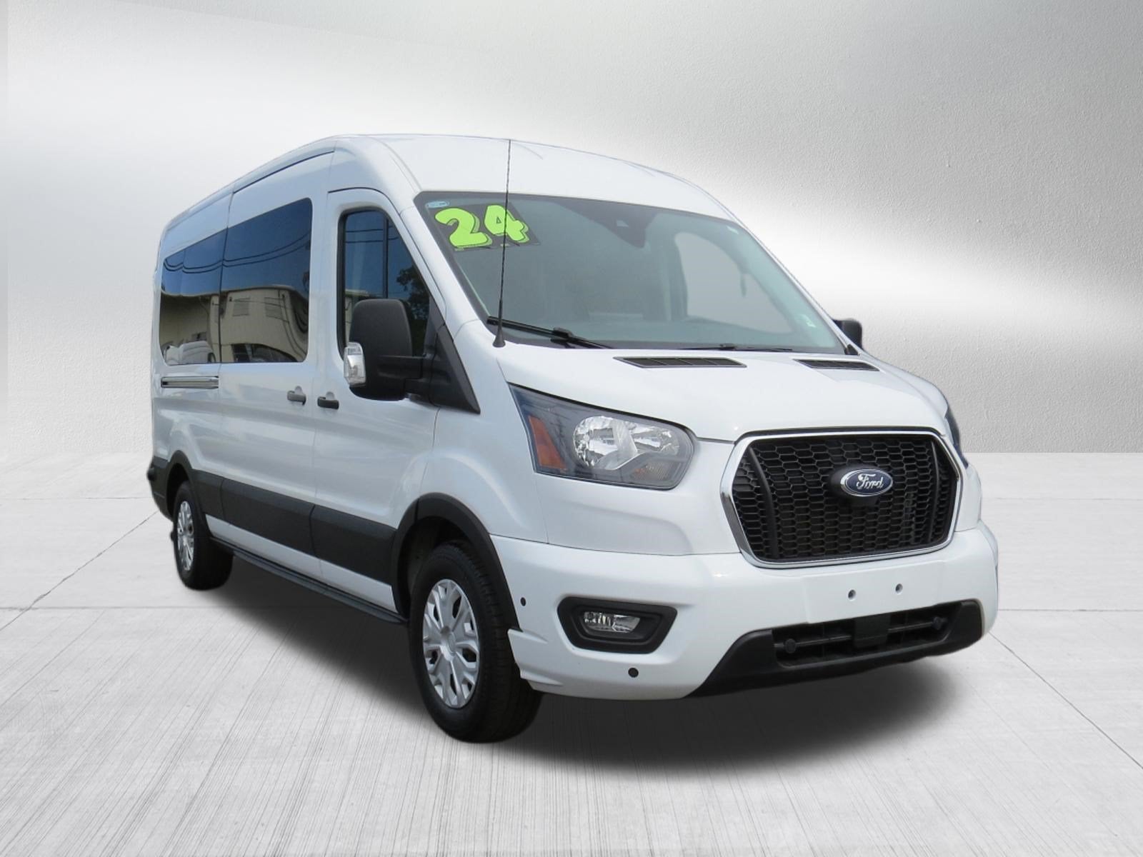 2024 Ford Transit Passenger Wagon XLT T-350 148 Med Roof RWD