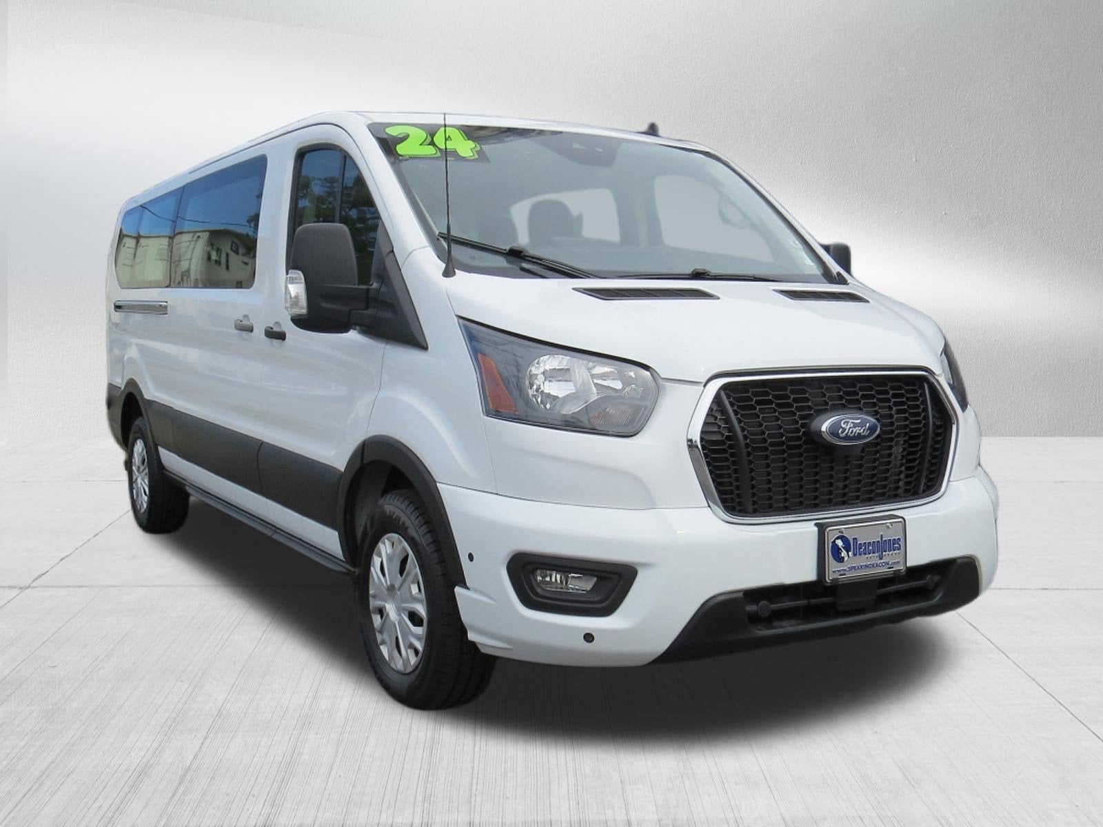 2024 Ford Transit Passenger Wagon XLT T-350 148 Low Roof RWD