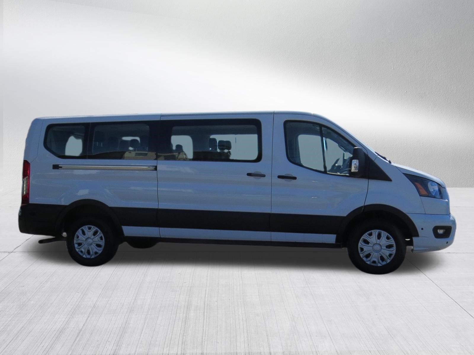 2024 Ford Transit Passenger Wagon XLT T-350 148 Low Roof RWD