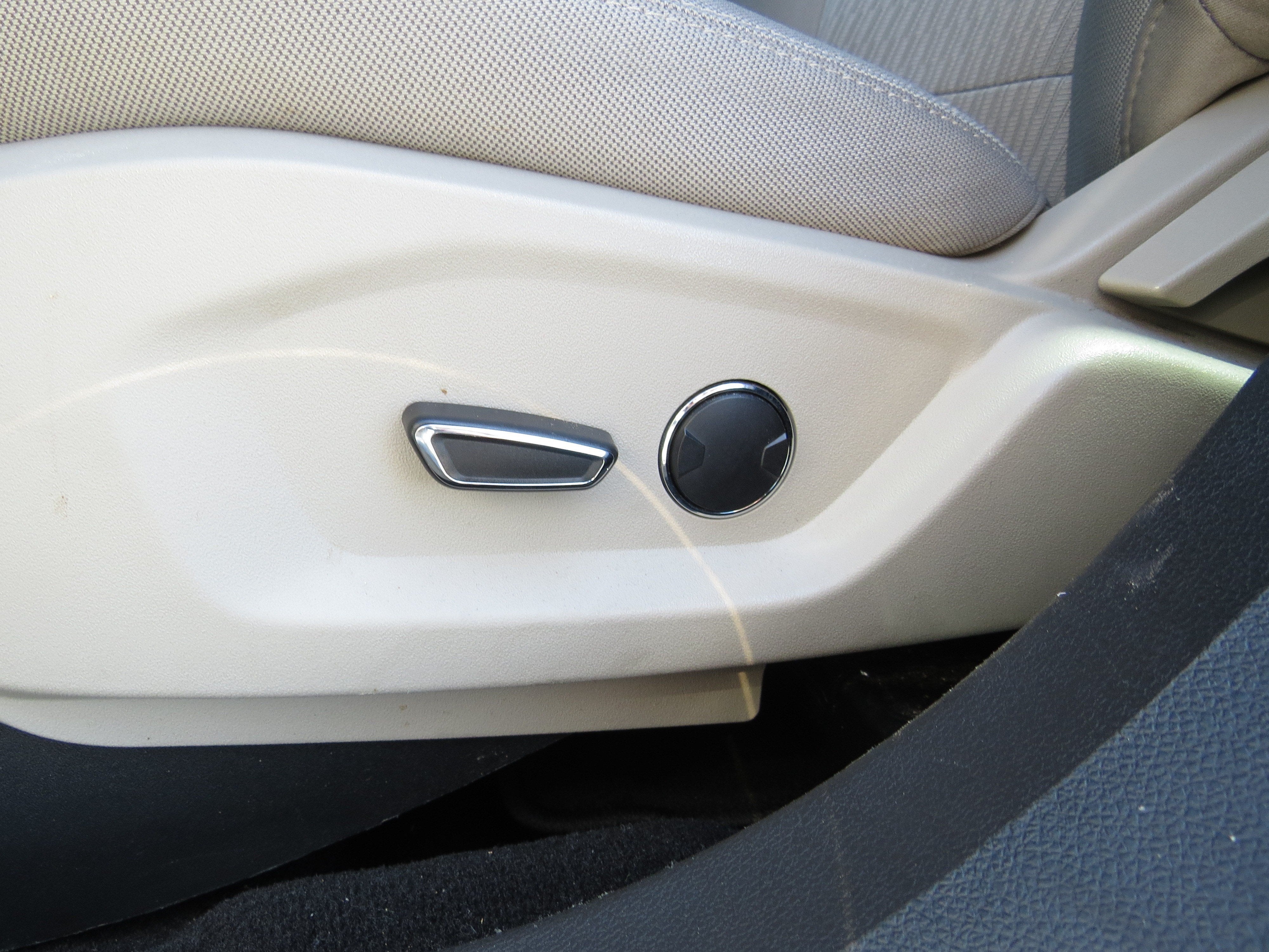 2018 Ford Explorer 4WD w/ 3rd Row