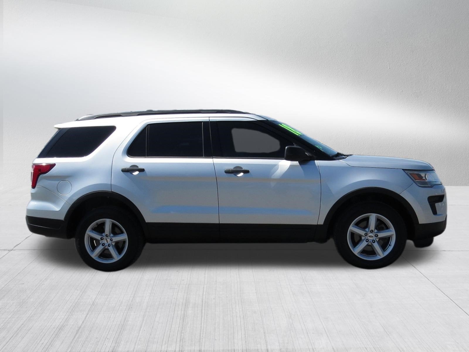 2018 Ford Explorer 4WD w/ 3rd Row