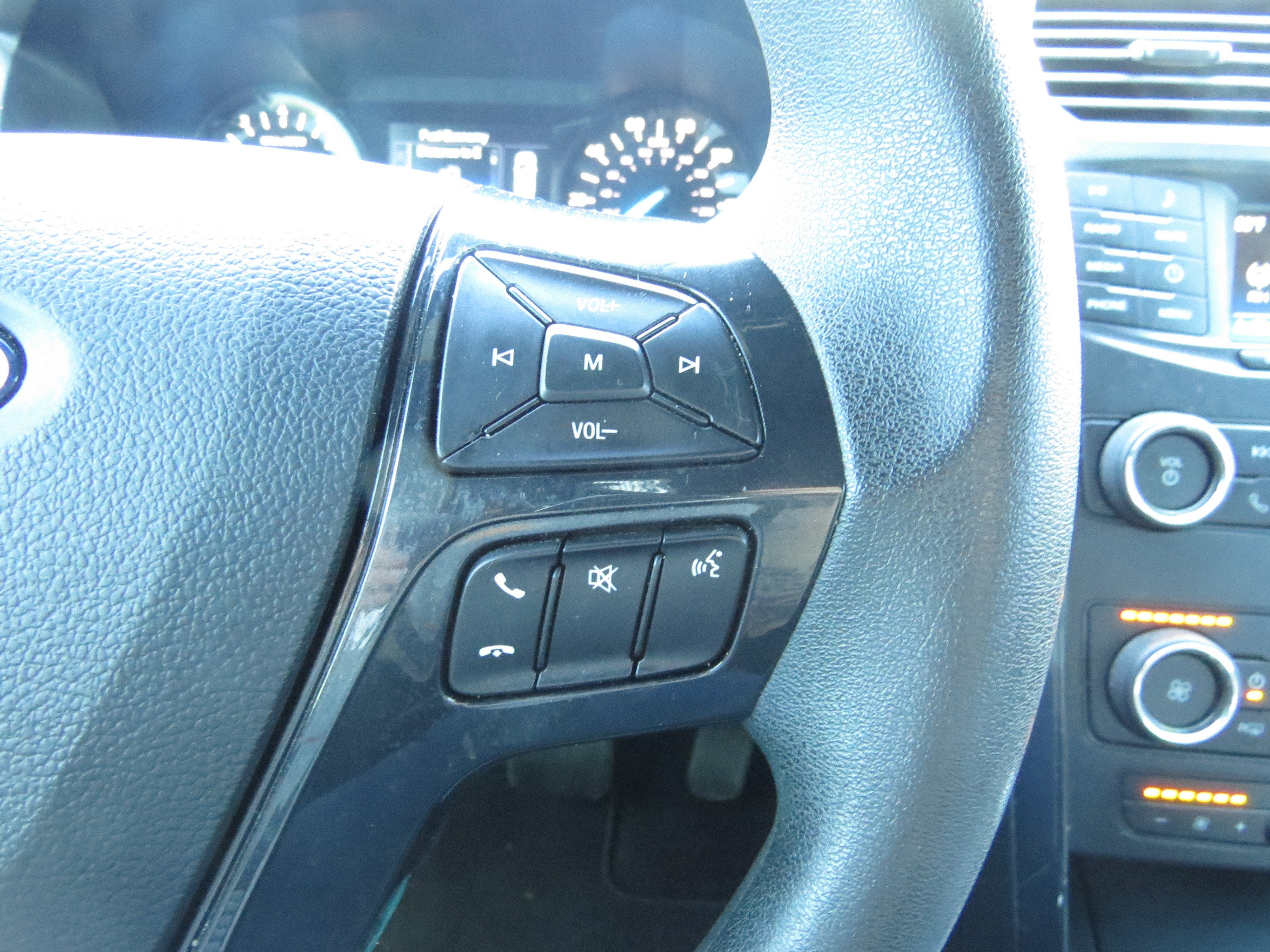 2018 Ford Explorer 4WD w/ 3rd Row
