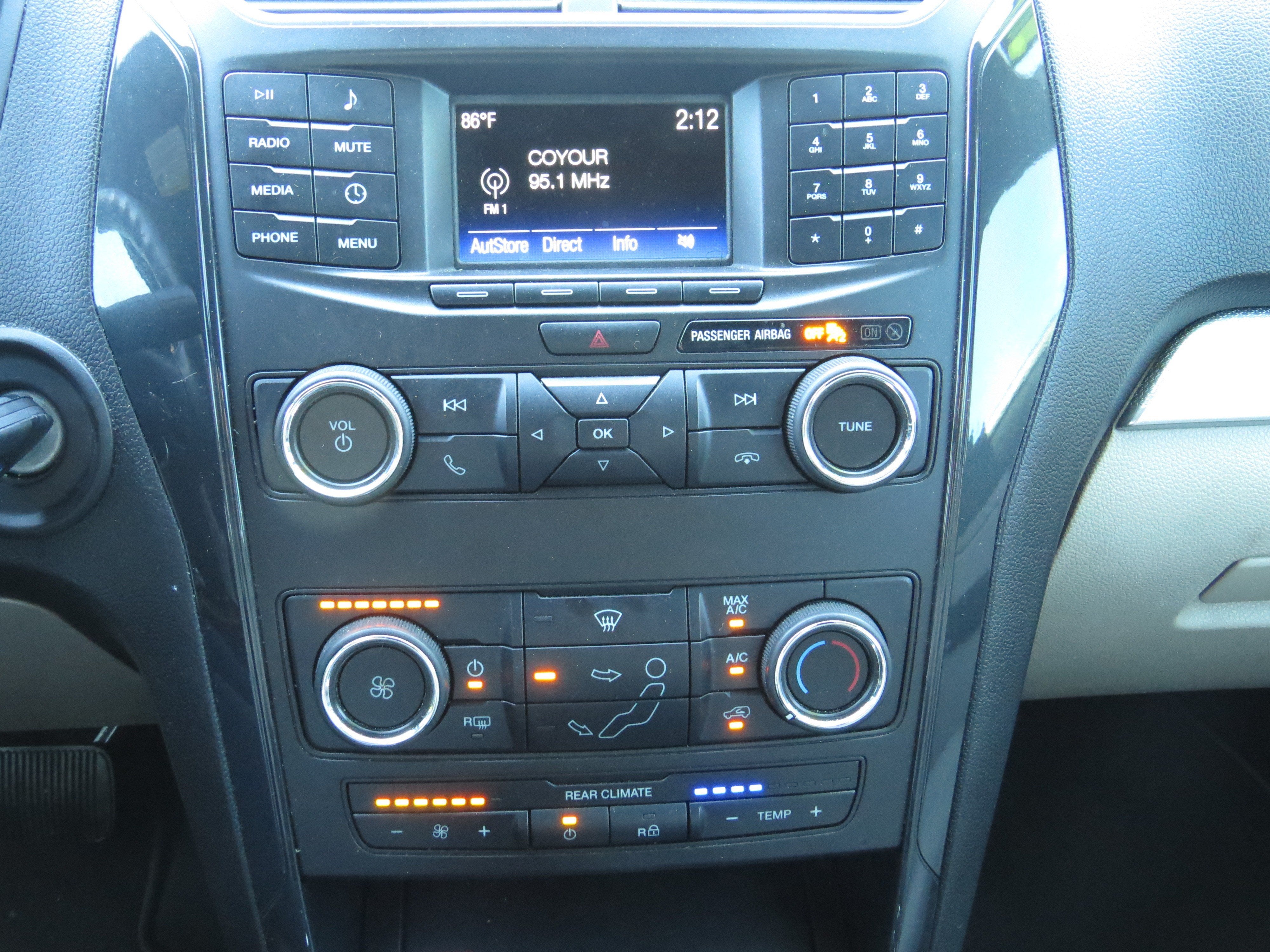 2018 Ford Explorer 4WD w/ 3rd Row