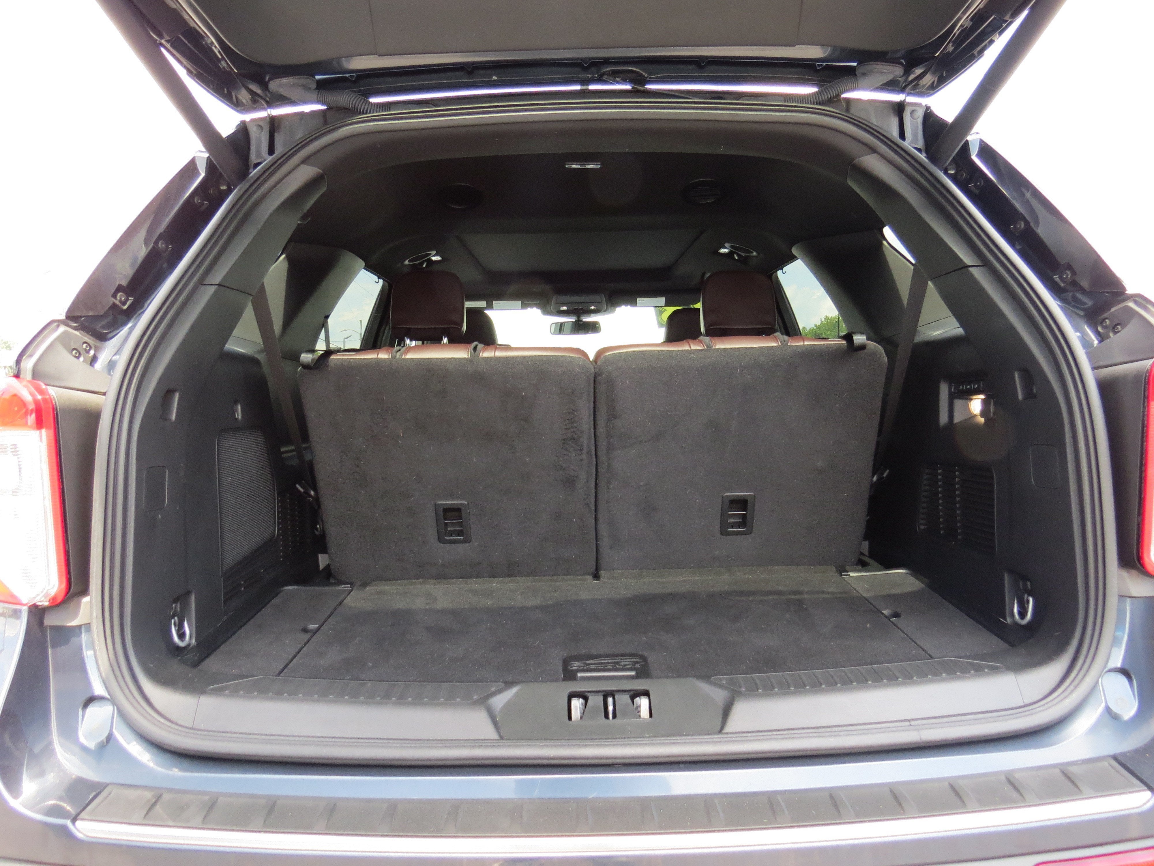 2023 Ford Explorer Platinum 4WD w/ Tech Pkg. Nav, Sunroof & 3rd Row