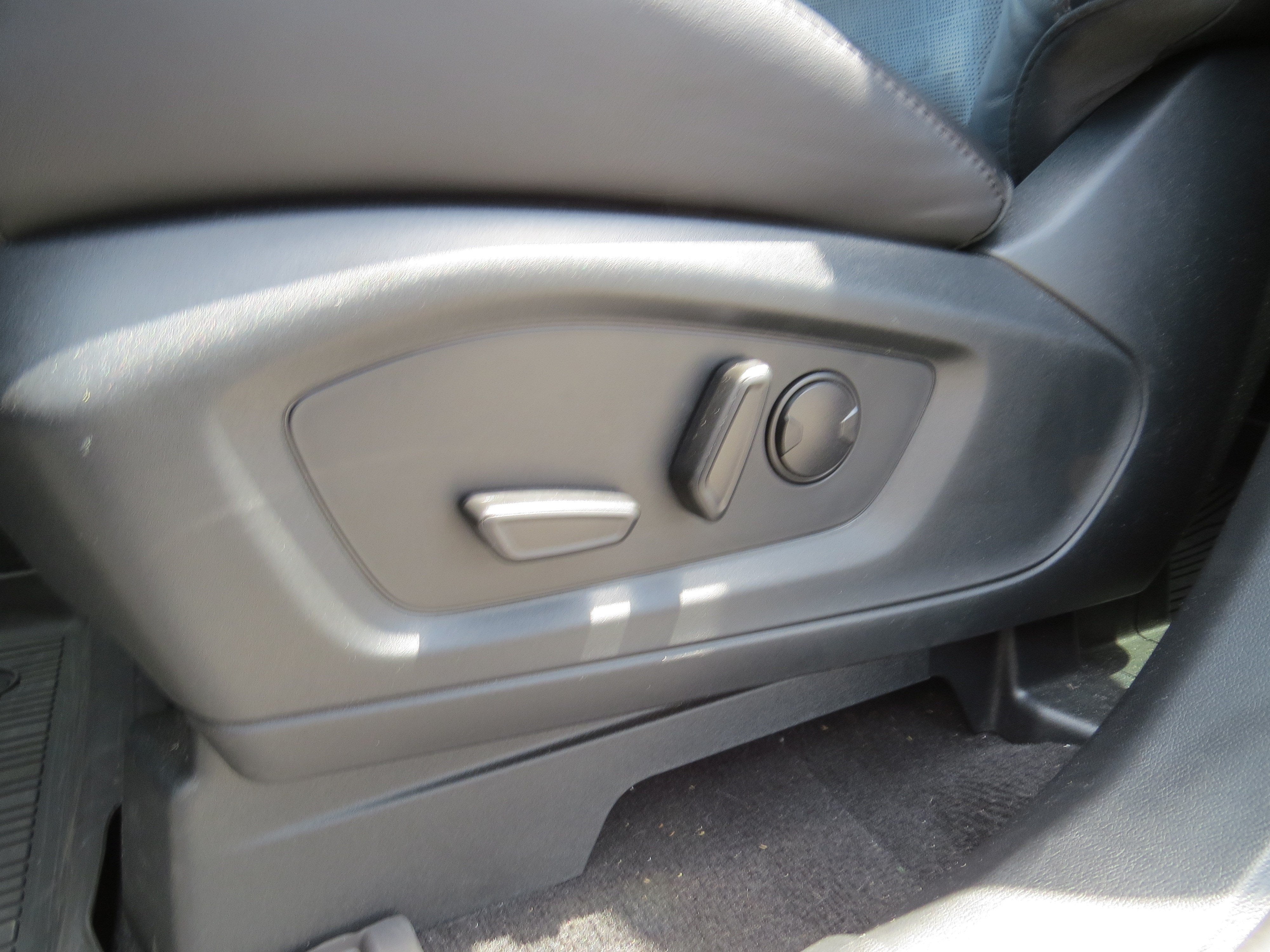 2023 Ford Explorer Platinum 4WD w/ Tech Pkg. Nav, Sunroof & 3rd Row