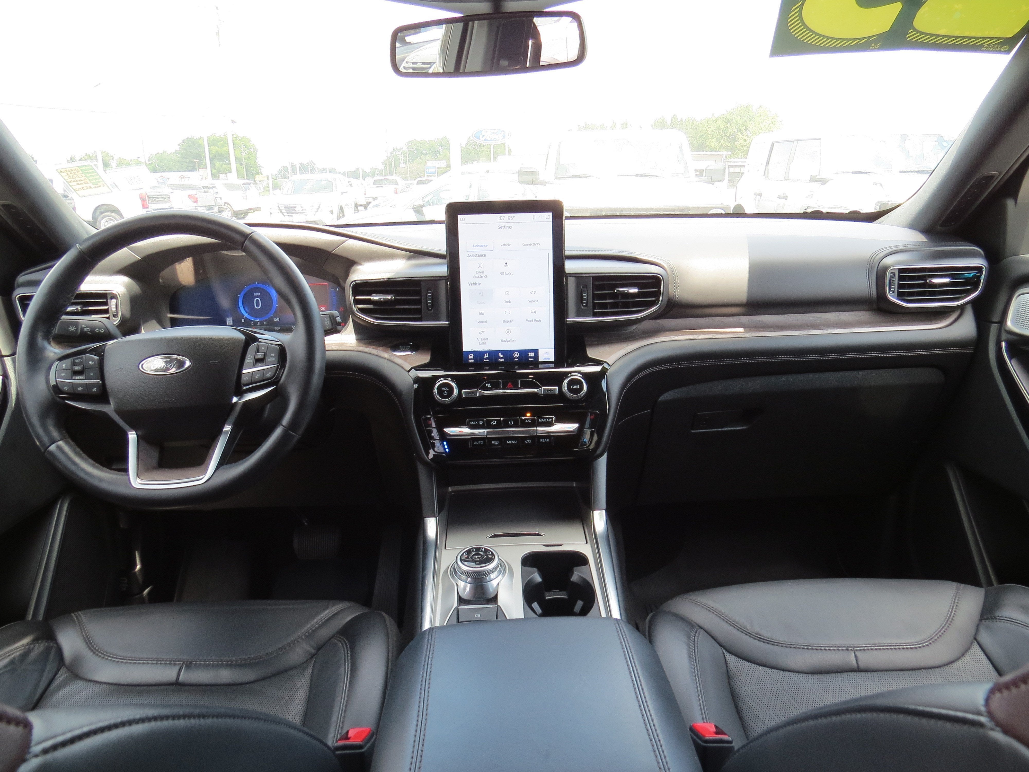 2023 Ford Explorer Platinum 4WD w/ Tech Pkg. Nav, Sunroof & 3rd Row