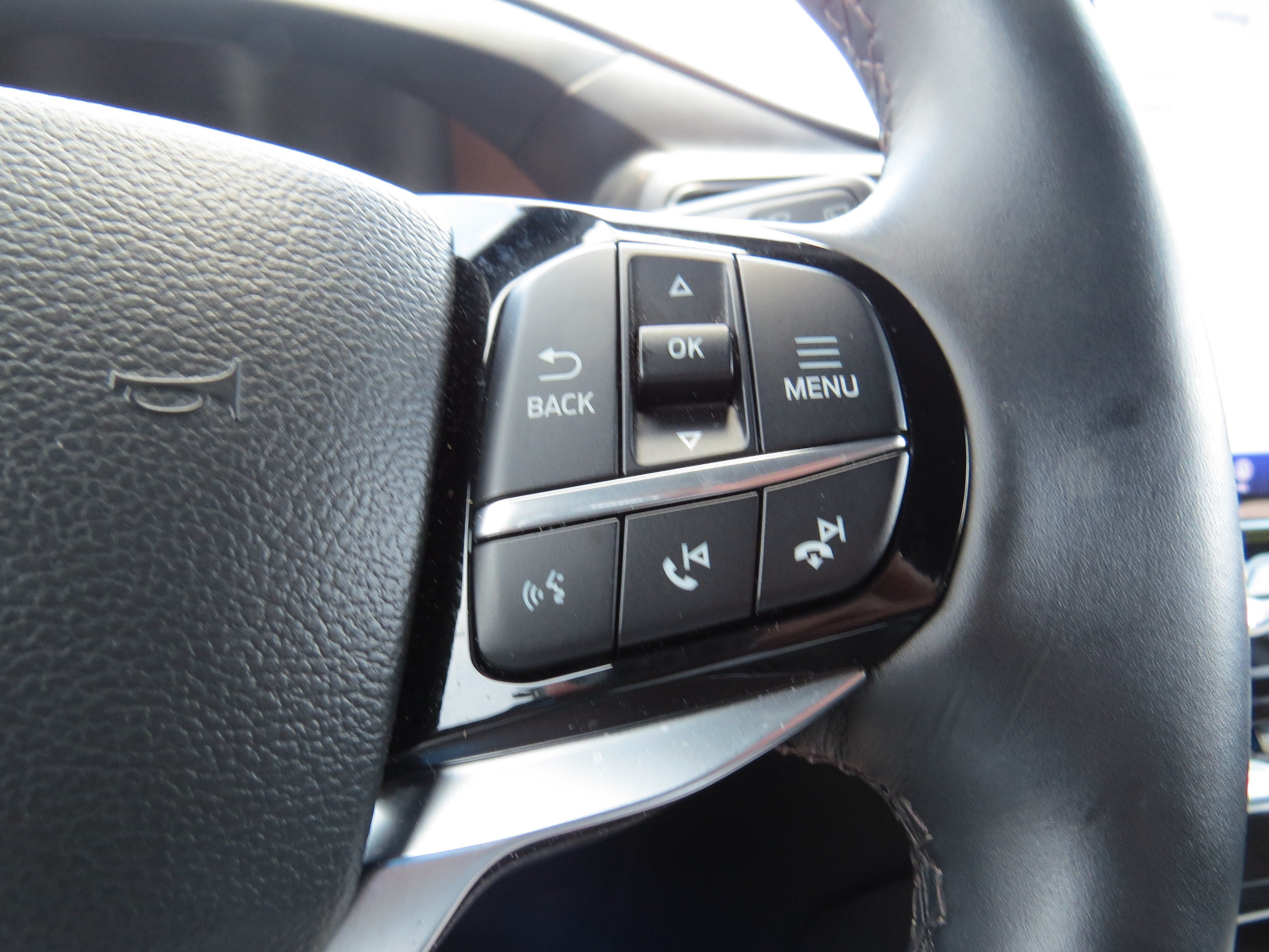2023 Ford Explorer Platinum 4WD w/ Tech Pkg. Nav, Sunroof & 3rd Row