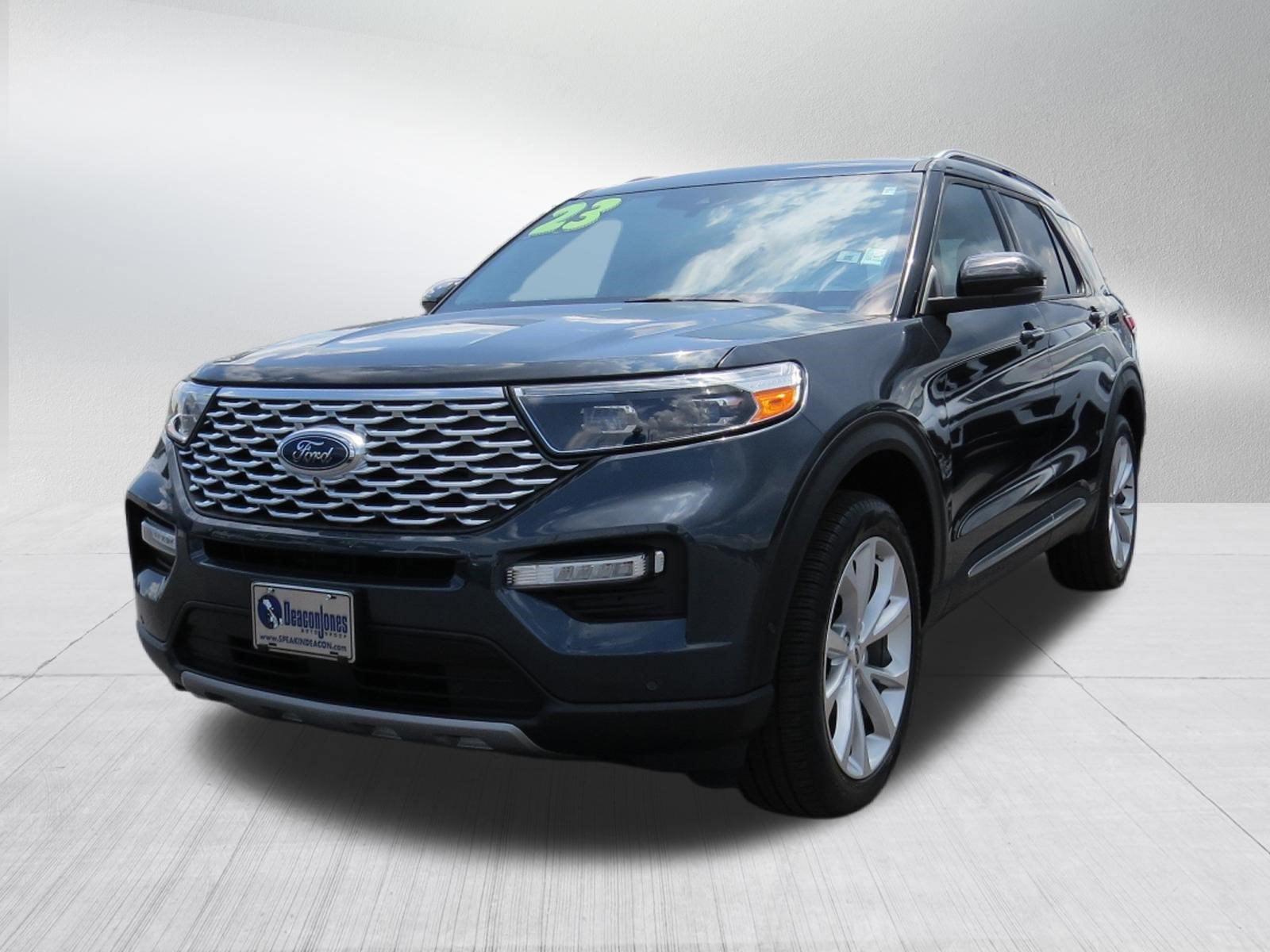 2023 Ford Explorer Platinum 4WD w/ Tech Pkg. Nav, Sunroof & 3rd Row