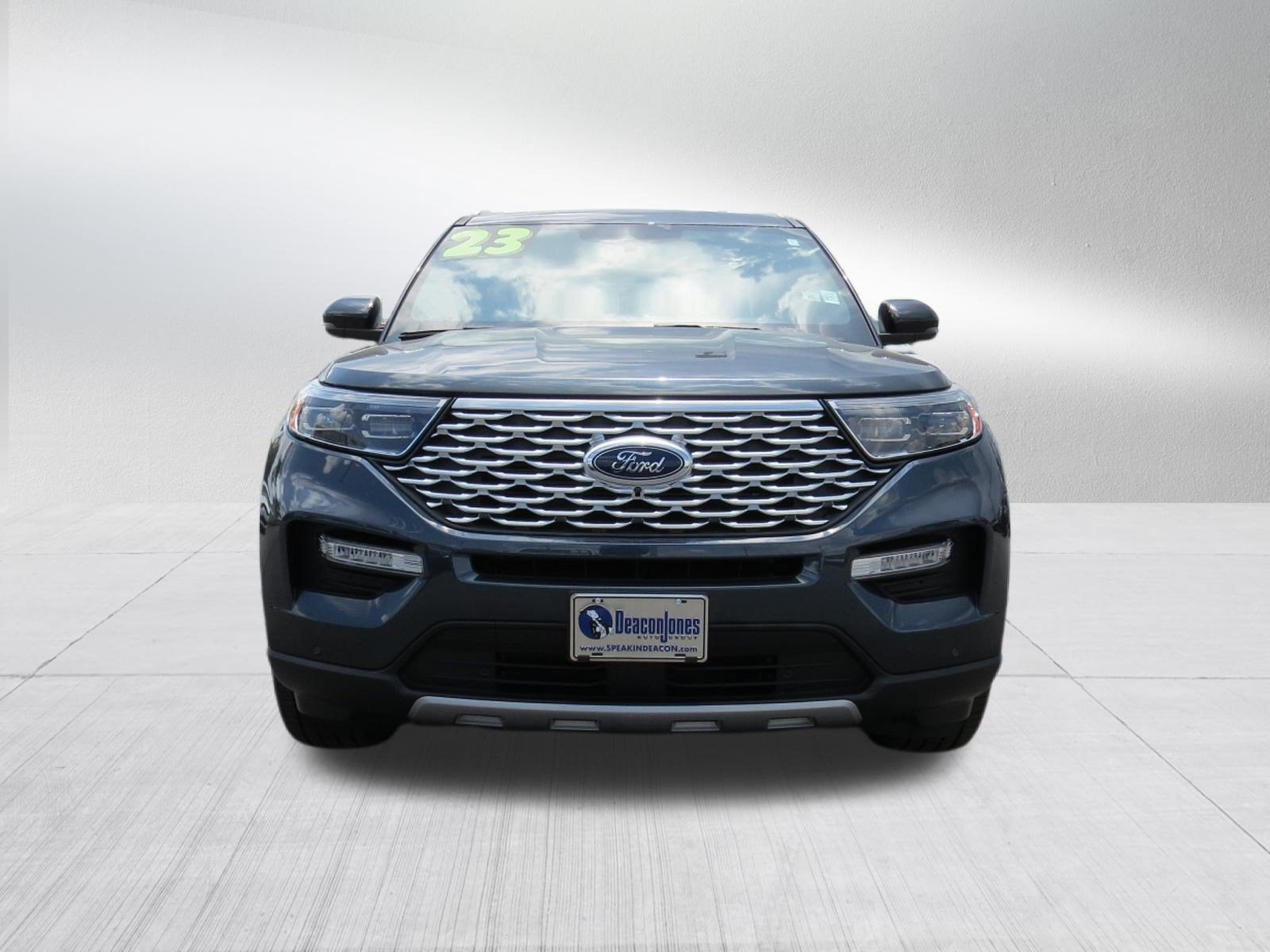 2023 Ford Explorer Platinum 4WD w/ Tech Pkg. Nav, Sunroof & 3rd Row