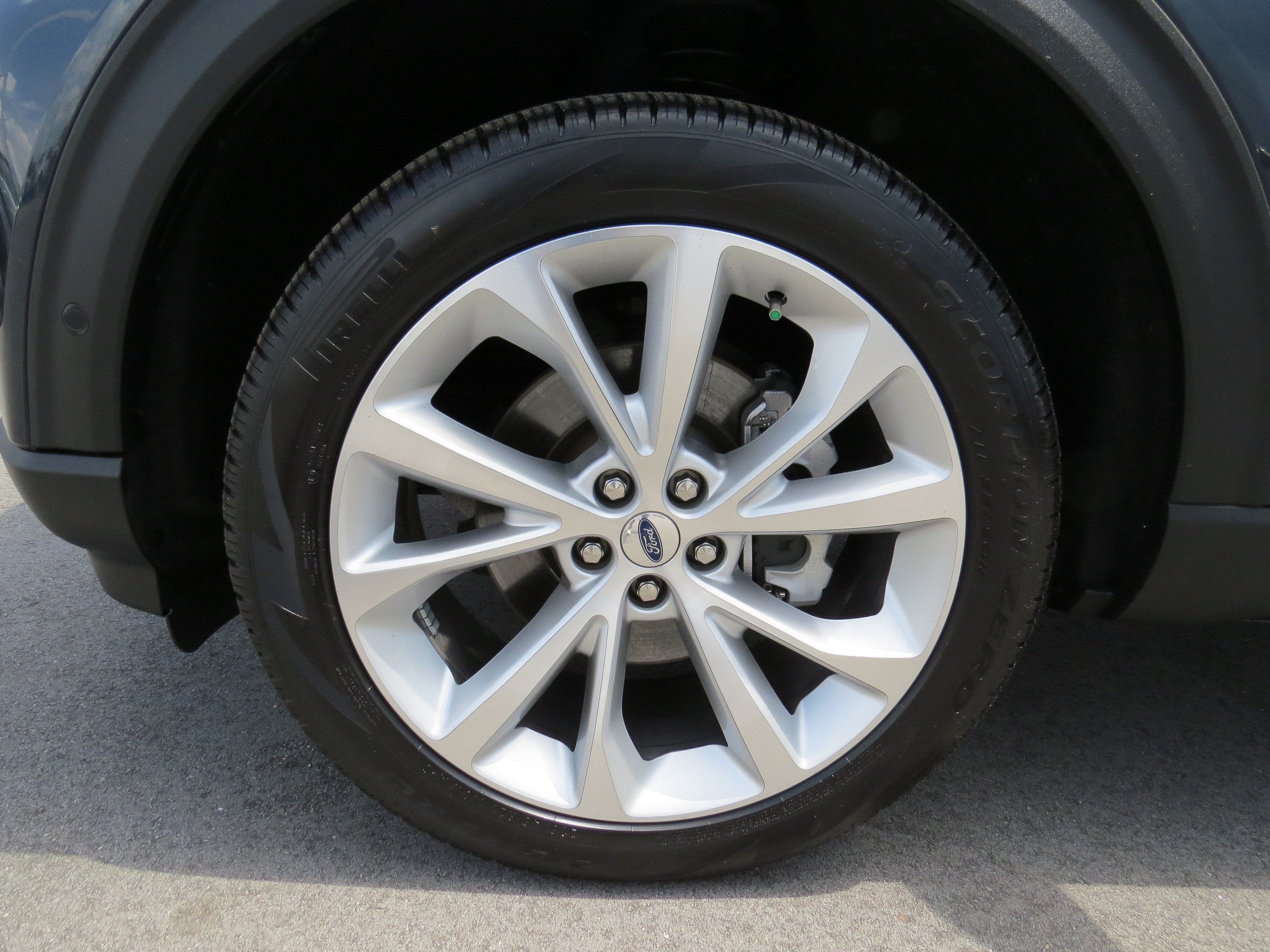 2023 Ford Explorer Platinum 4WD w/ Tech Pkg. Nav, Sunroof & 3rd Row