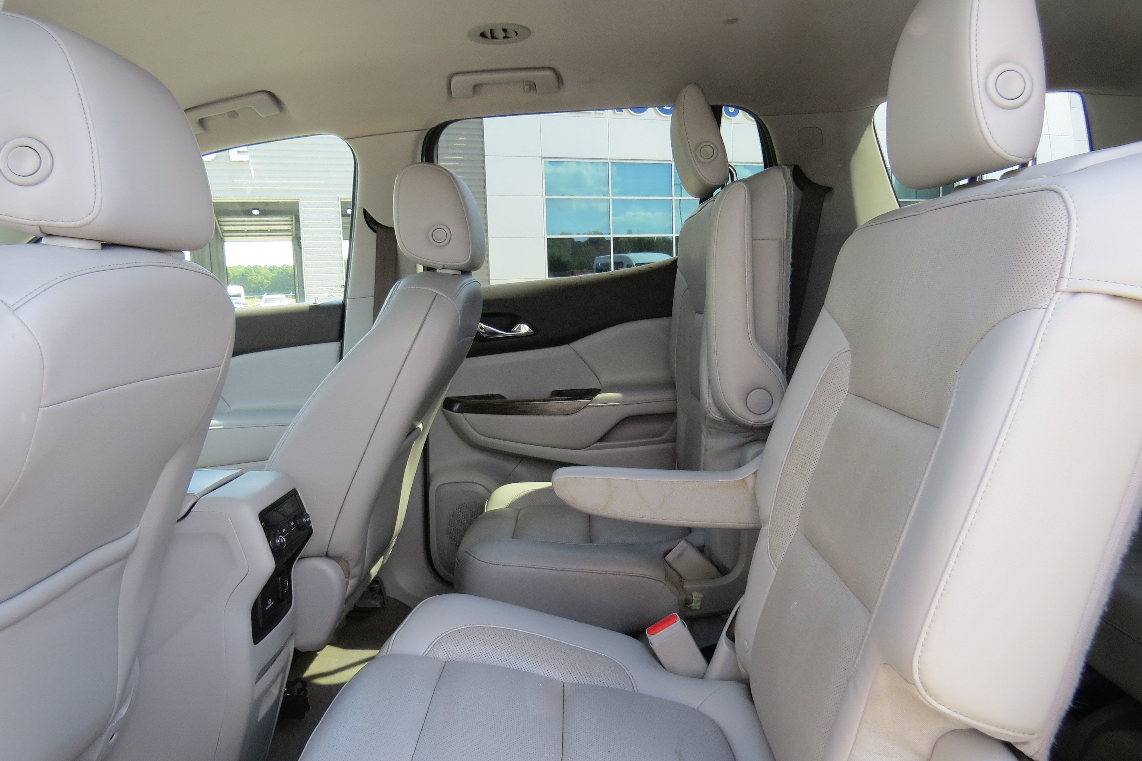 2017 GMC ACADIA SLT AWD w/ 3rd Row