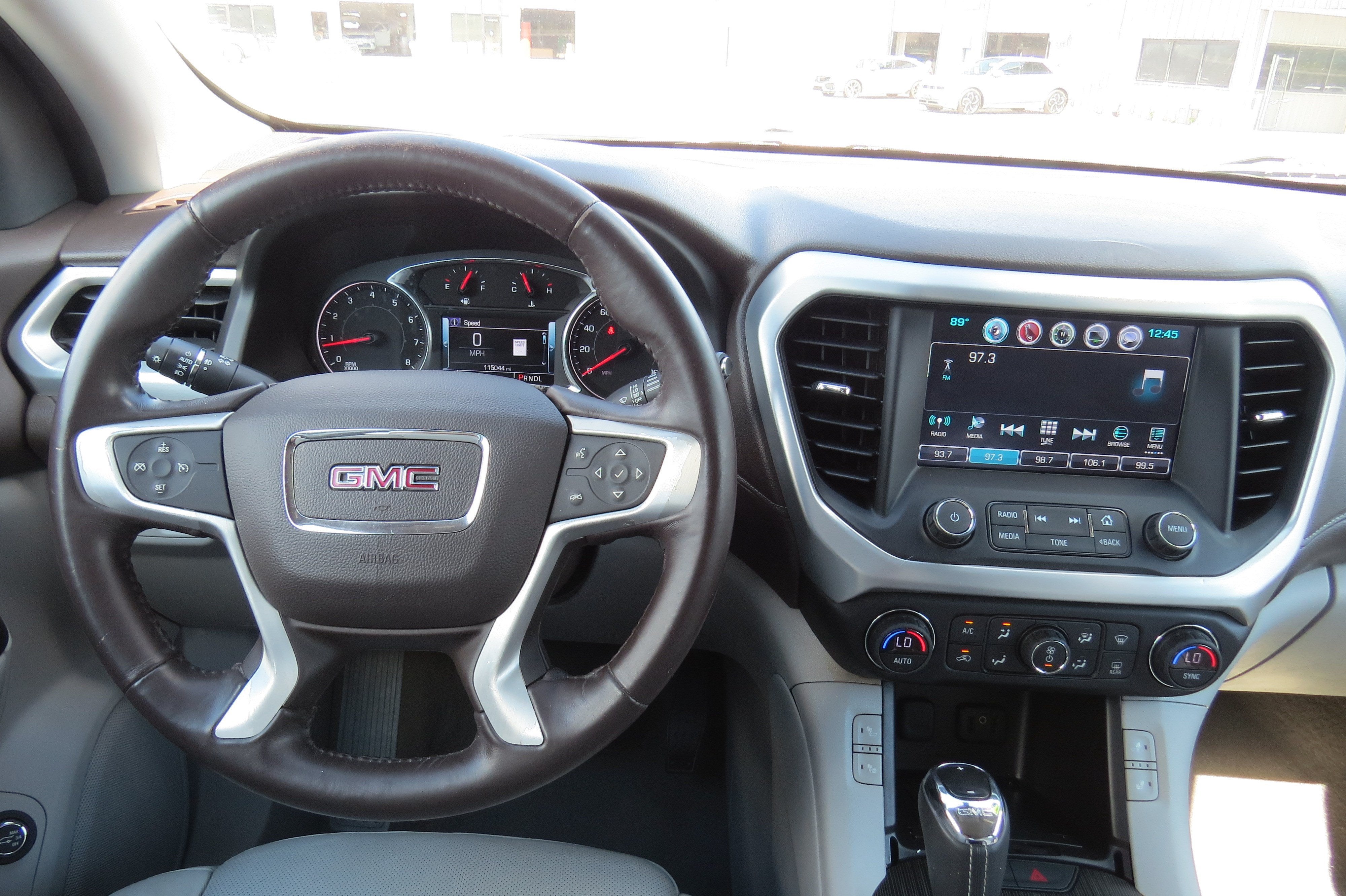 2017 GMC ACADIA SLT AWD w/ 3rd Row
