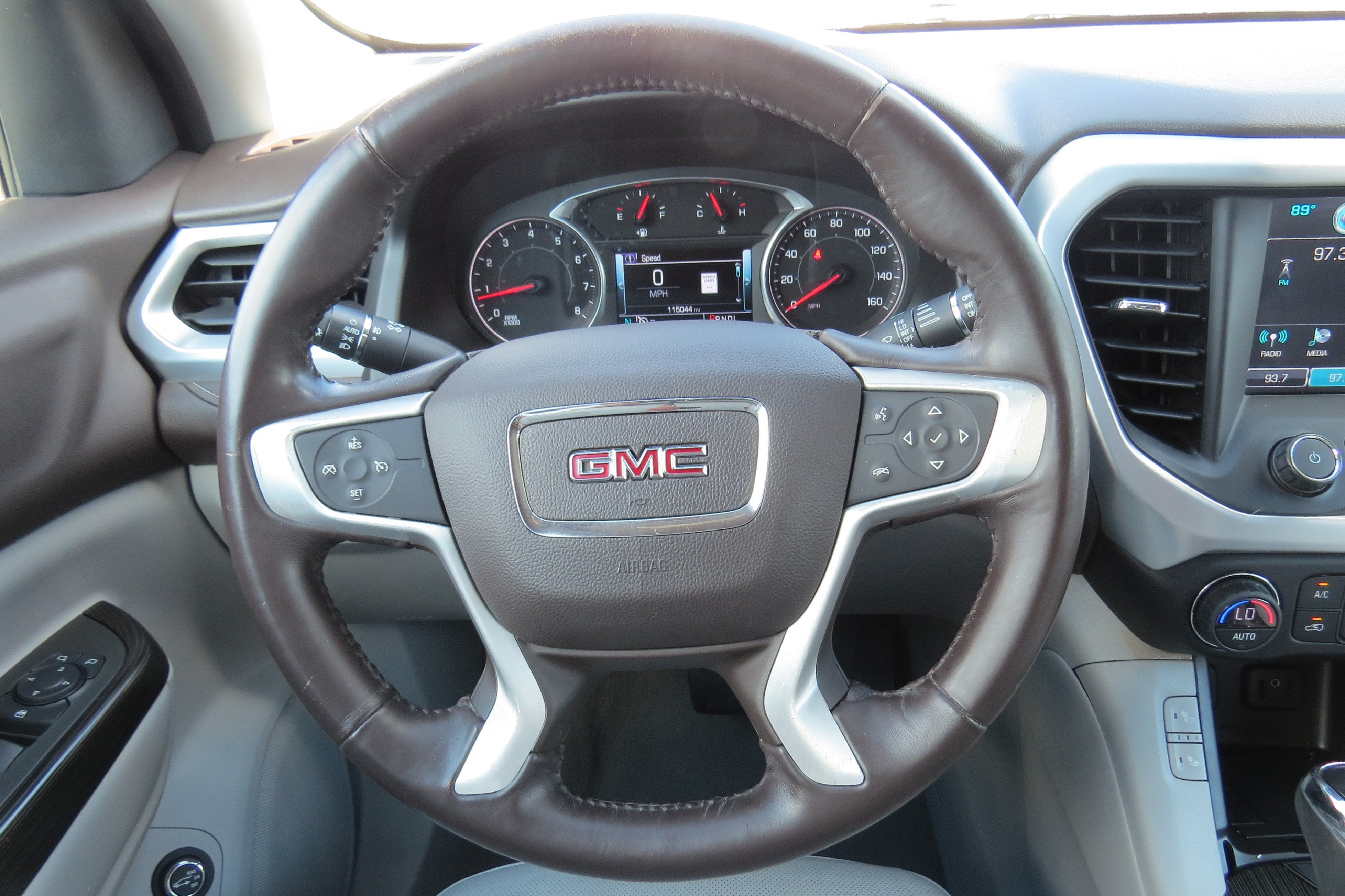 2017 GMC ACADIA SLT AWD w/ 3rd Row