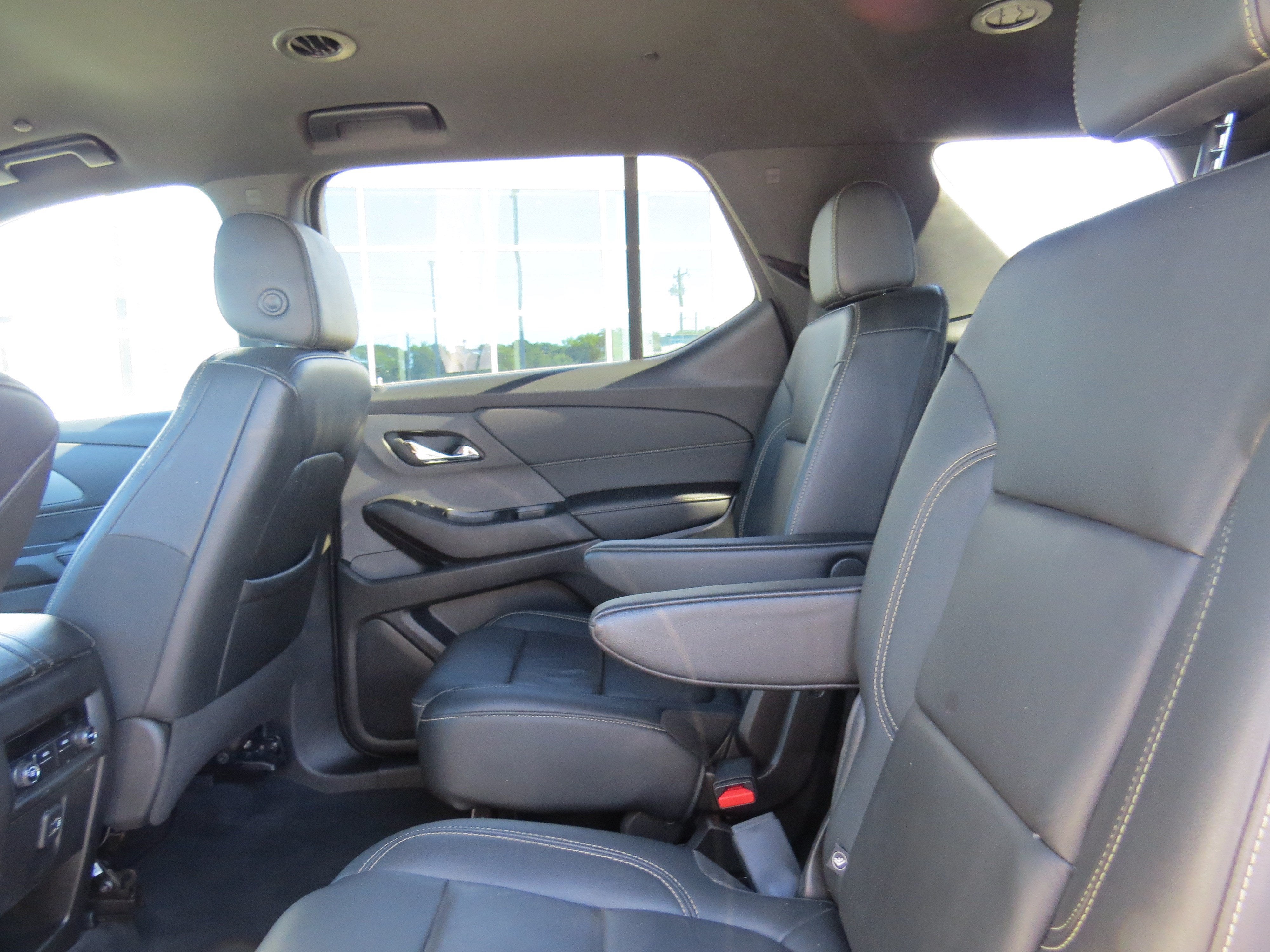 2022 Chevrolet Traverse LT Leather AWD w/ 3rd Row
