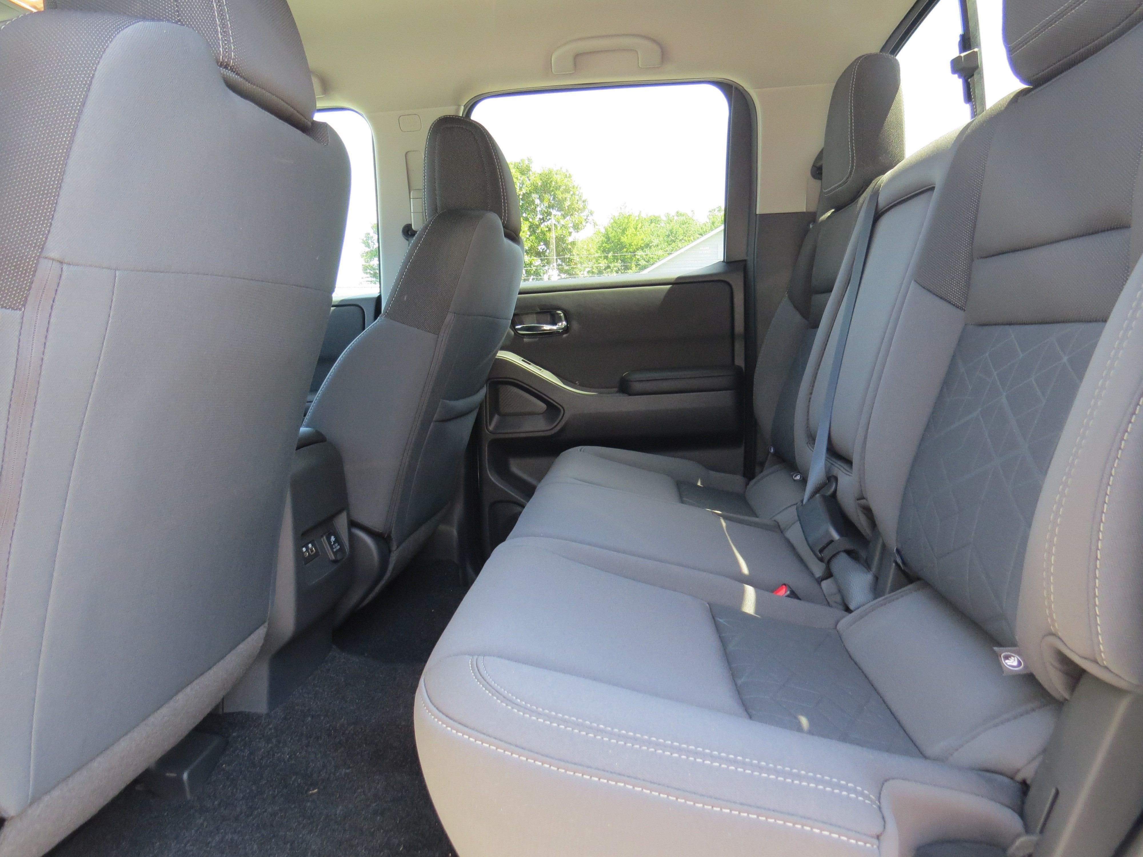 2025 Nissan Frontier SV 2WD