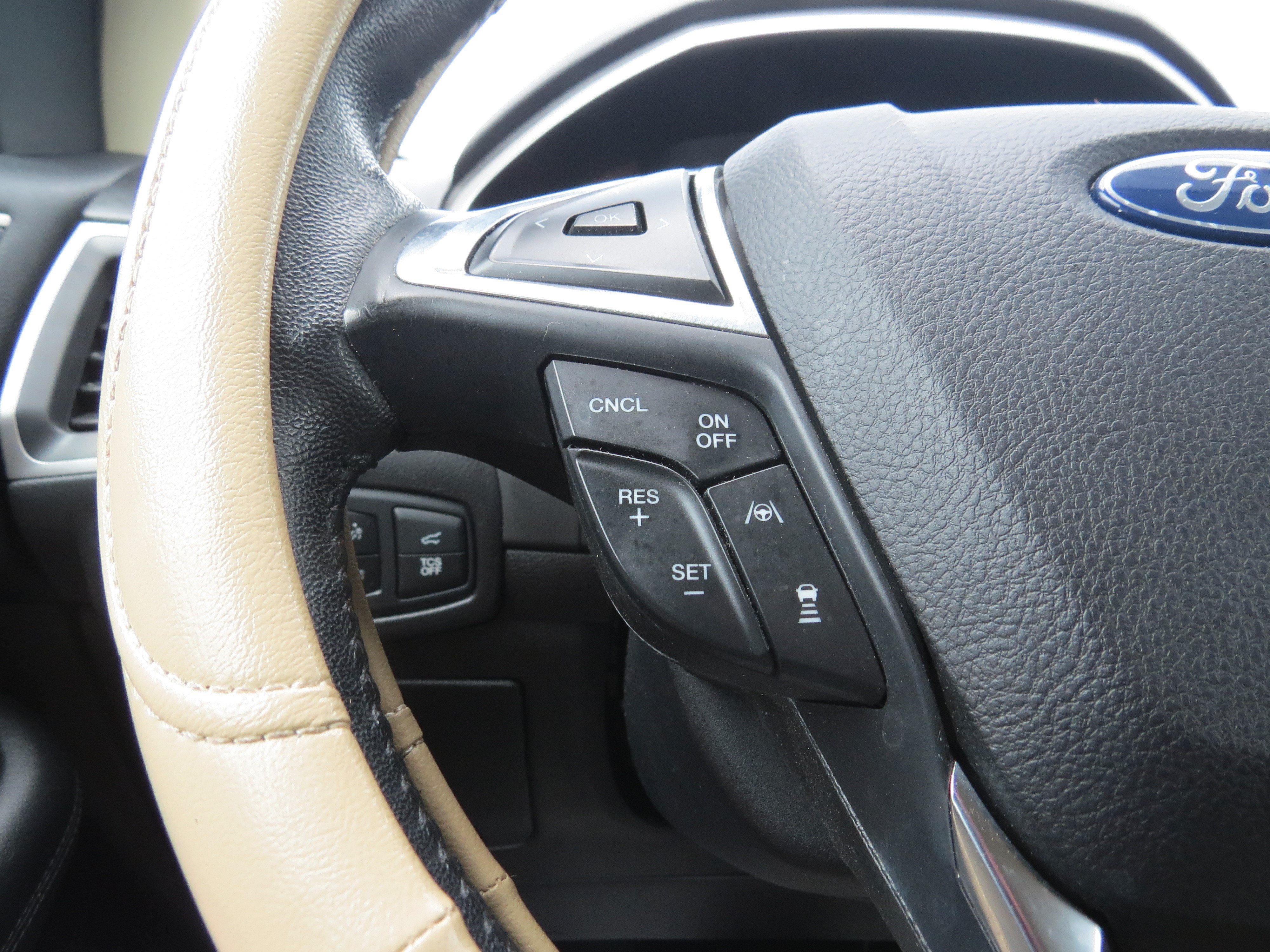 2020 Ford Edge Base