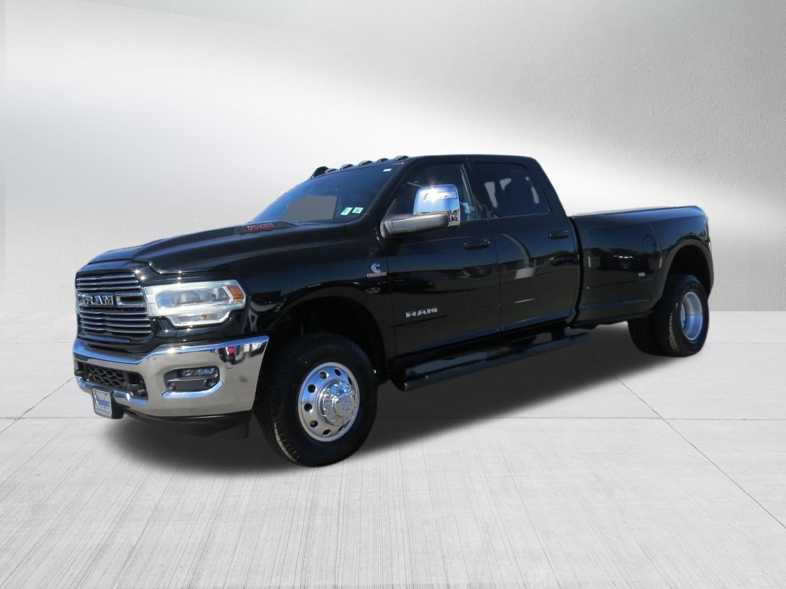 2024 RAM 3500 Laramie 4x4 Crew Cab 6.7L Turbo Diesel w/ Nav & Sport Appearance Pkg.