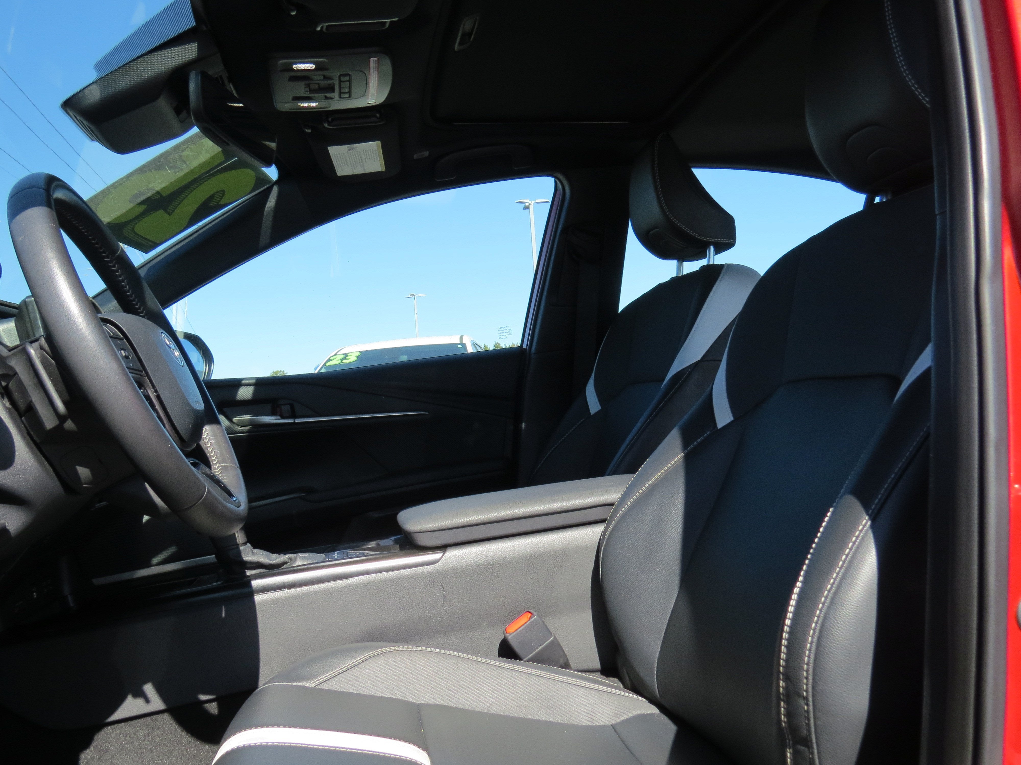 2025 Toyota Camry SE Hybrid w/ Convenience Package & Sunroof