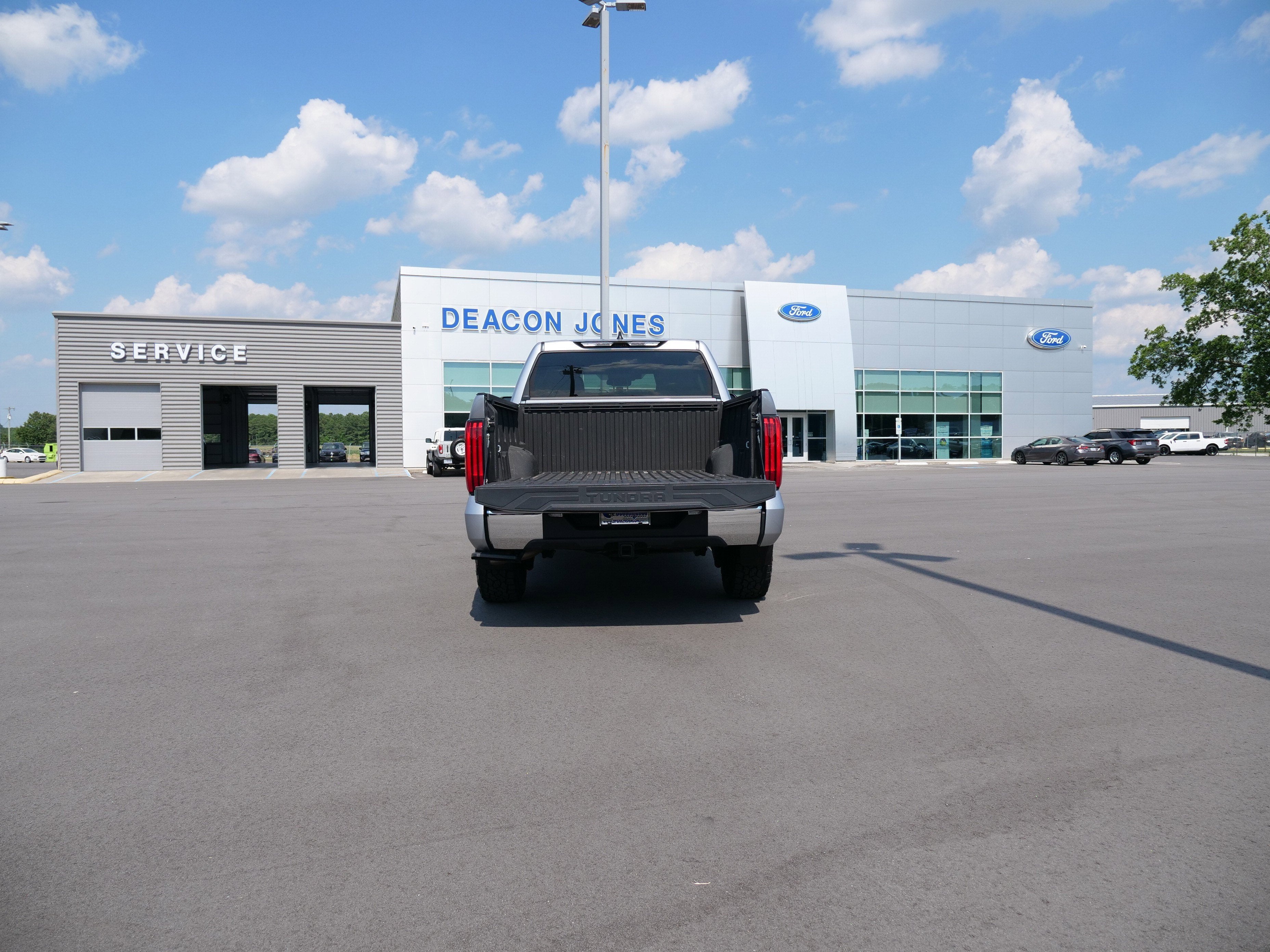 2024 Toyota Tundra 4WD SR5