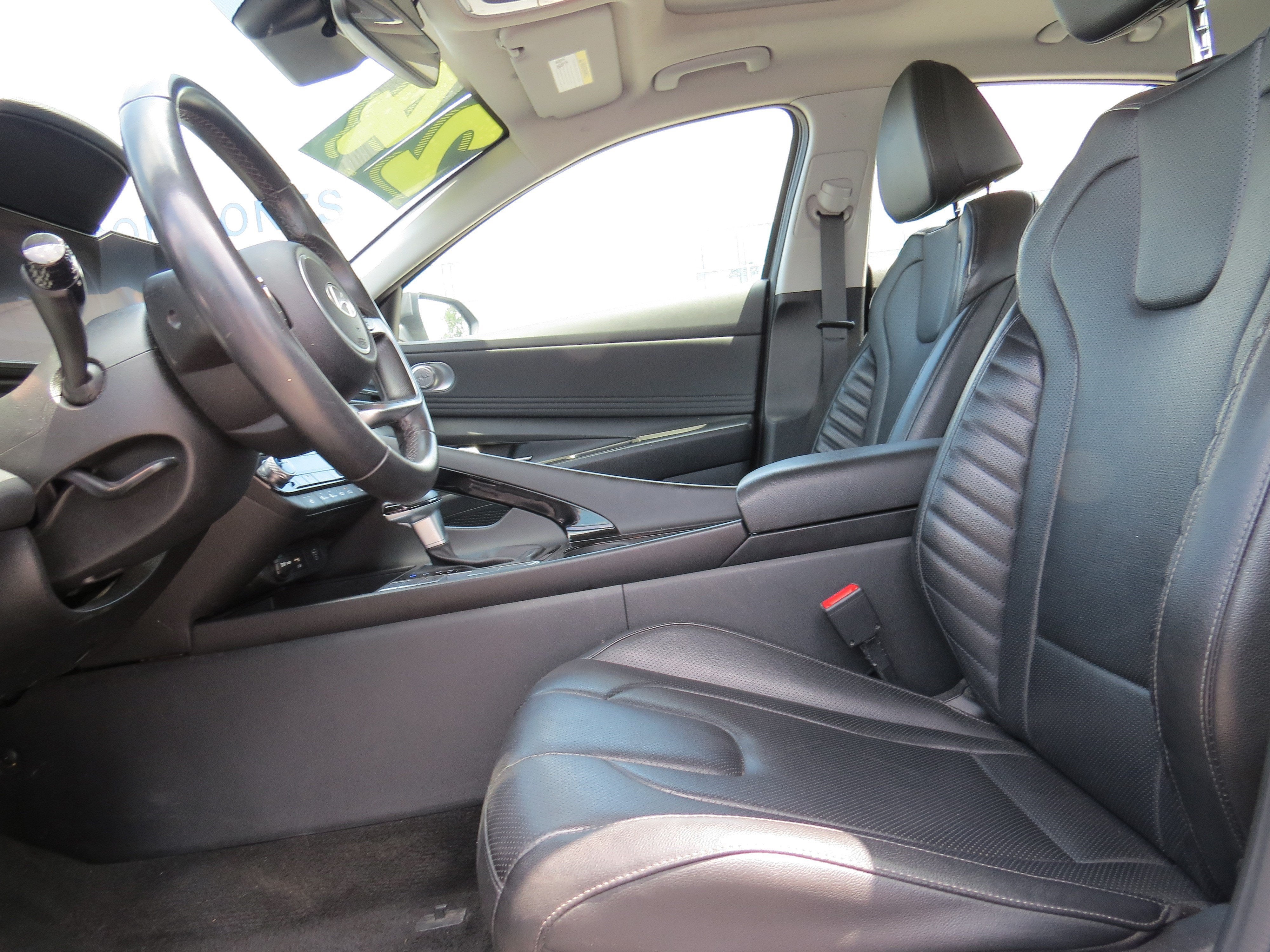 2024 Hyundai Elantra Limited w/ Sunroof
