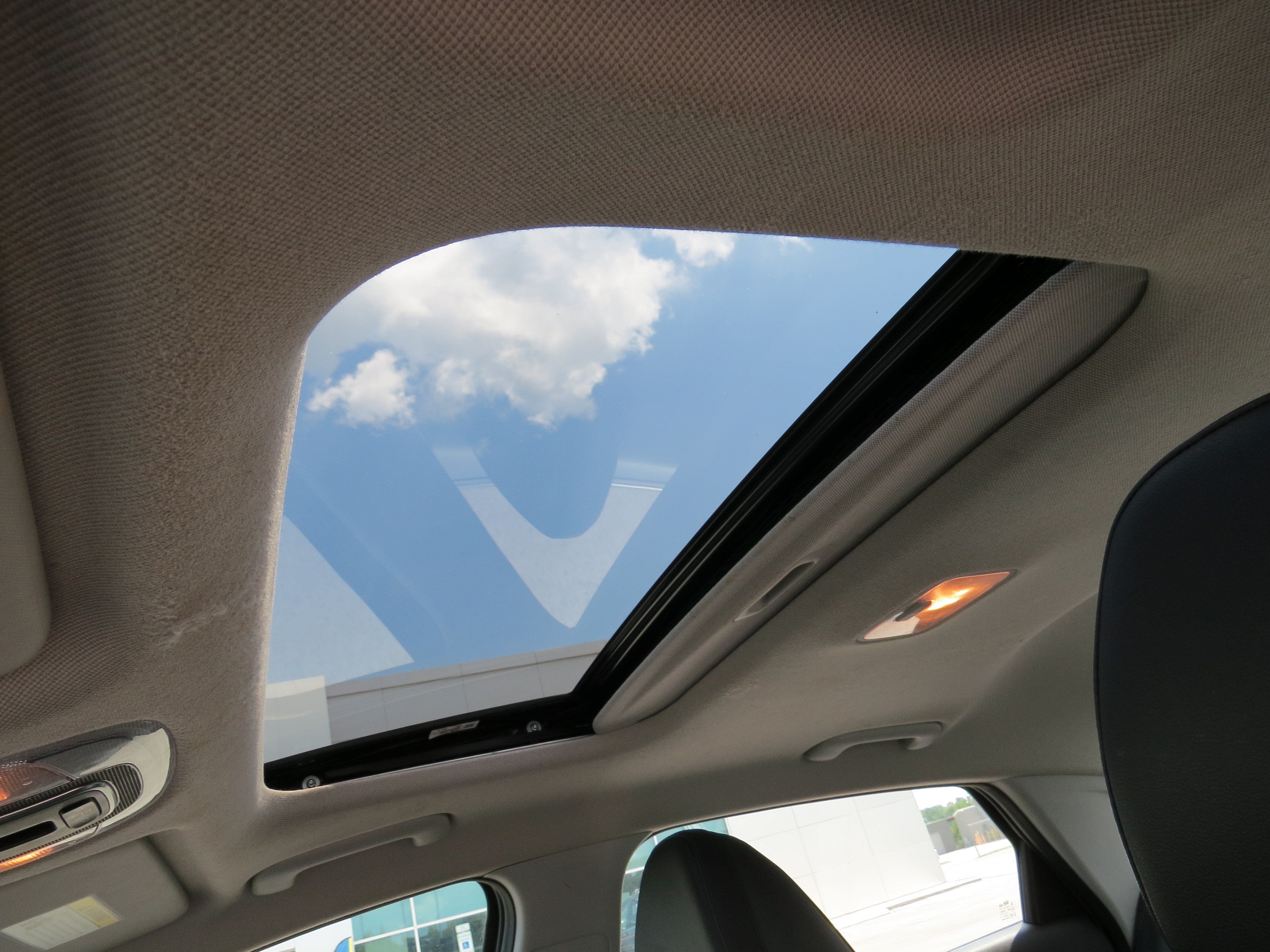 2024 Hyundai Elantra Limited w/ Sunroof