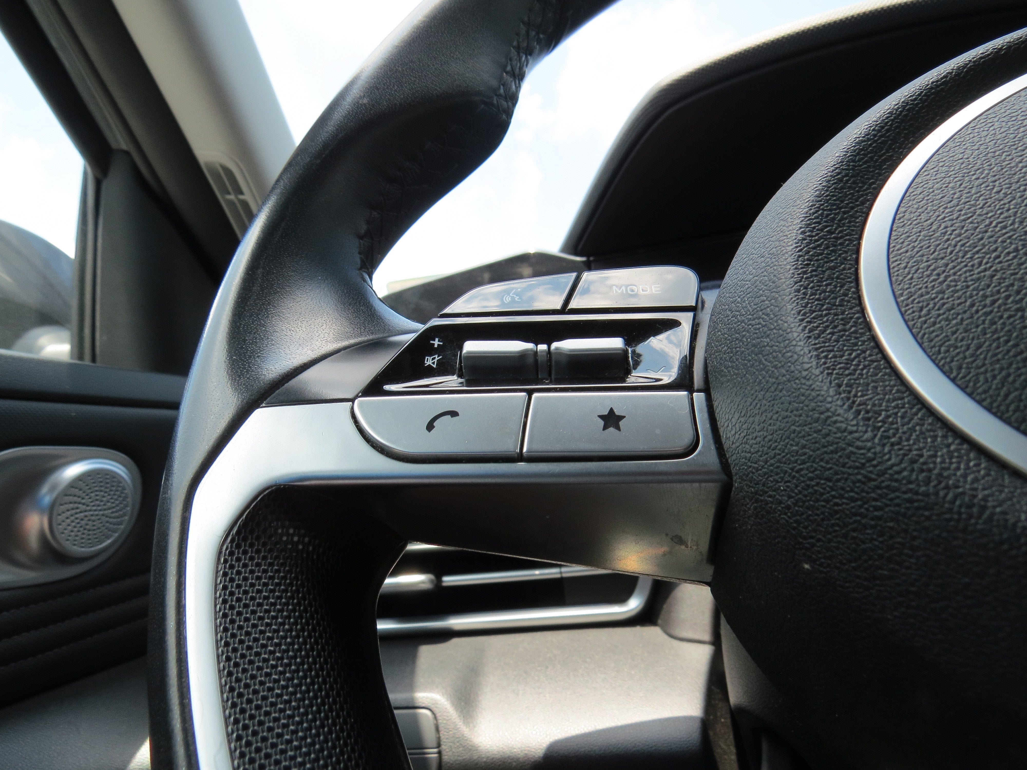 2024 Hyundai Elantra Limited w/ Sunroof