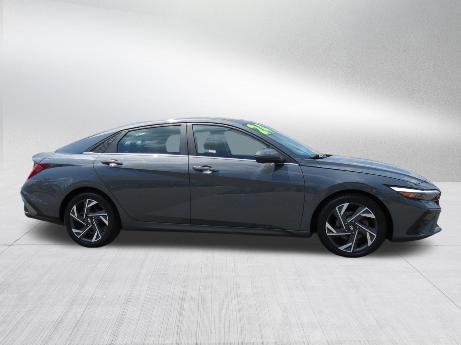 2024 Hyundai Elantra Limited w/ Sunroof