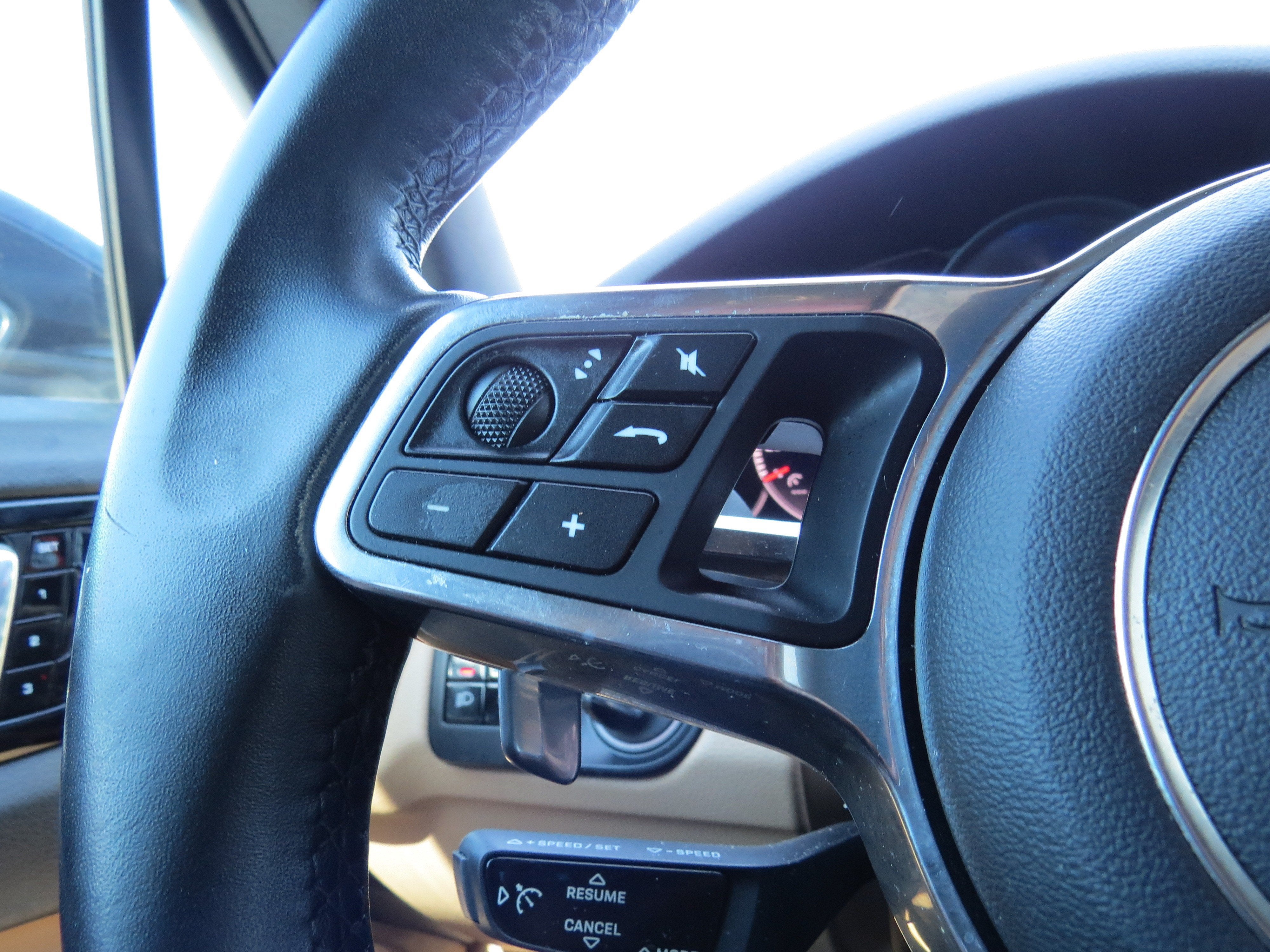 2019 Porsche Cayenne AWD w/ Premium Pkg. & Panoramic Sunroof