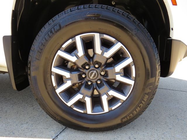 2024 Nissan Frontier SL