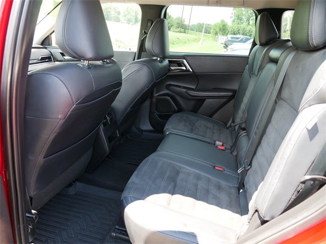 2023 Mitsubishi Outlander SE