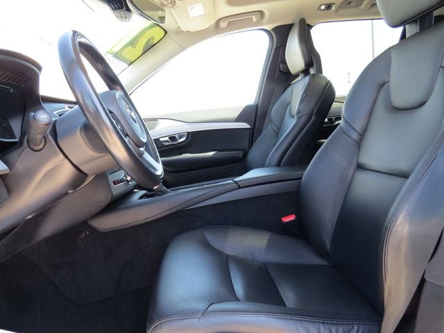 2021 Volvo XC90 T5 Momentum