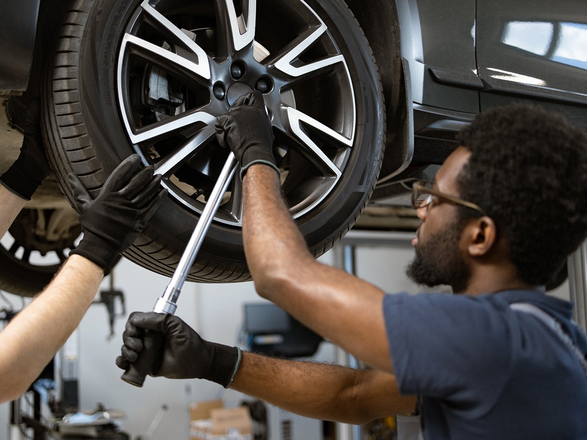 Buy 4 Tires & Get Complimentary Lifetime Tire Rotations